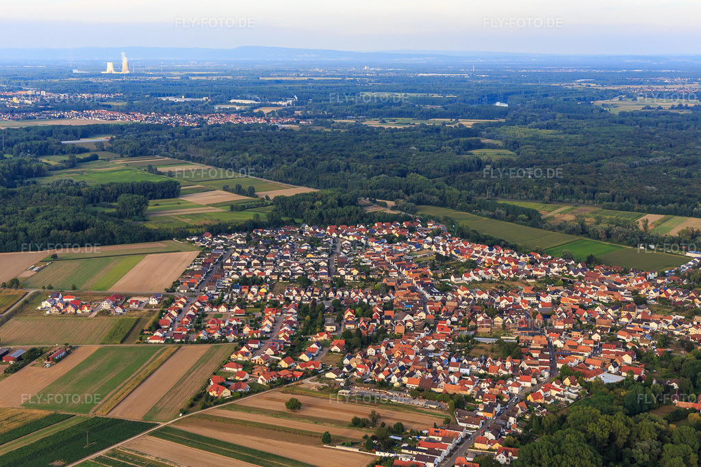Luftbild: Dorfansicht aus Südwesten in Hördt im Bundesland Rheinland-Pfalz in Deutschland. Foto: IMG_094539.jpg vom 02.09.2016 durch Werner Riehm/FLY-FOTO.de