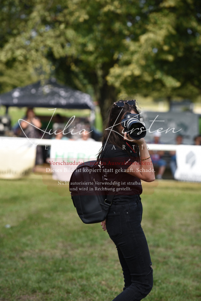 DSC_0096 | Pferde- und Turnierfotografie in Westsachsen. Pferdeportraits, Auftragszeichnungen und intuitive Kunst.