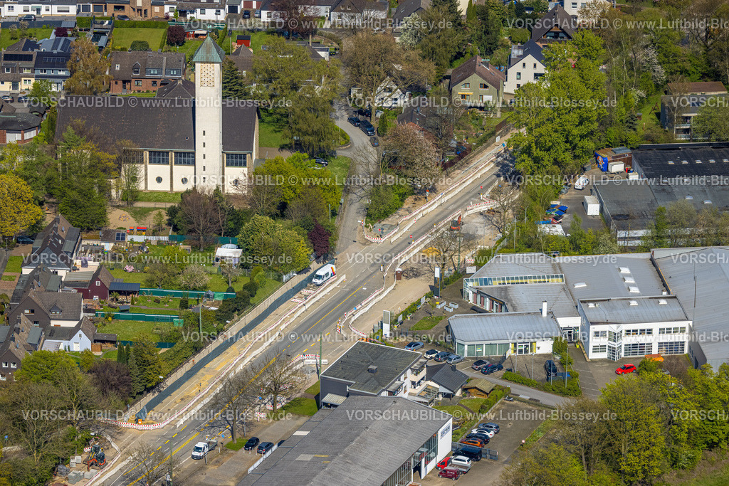 Bochum230404608 | Luftbild, Straßenbau am Harpener Hellweg Höhe Autobahn A43, kath. Kirche Heilig Geist, Harpen, Bochum, Ruhrgebiet, Nordrhein-Westfalen, Deutschland