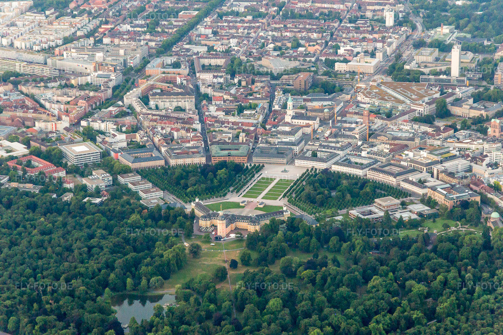 Luftbild: Karlsruhe Schloßpark im Ortsteil Innenstadt-West in Karlsruhe im Bundesland Baden-Württemberg in Deutschland. Foto: IMG_101503.jpg vom 08.07.2017 durch Werner Riehm/FLY-FOTO.de
