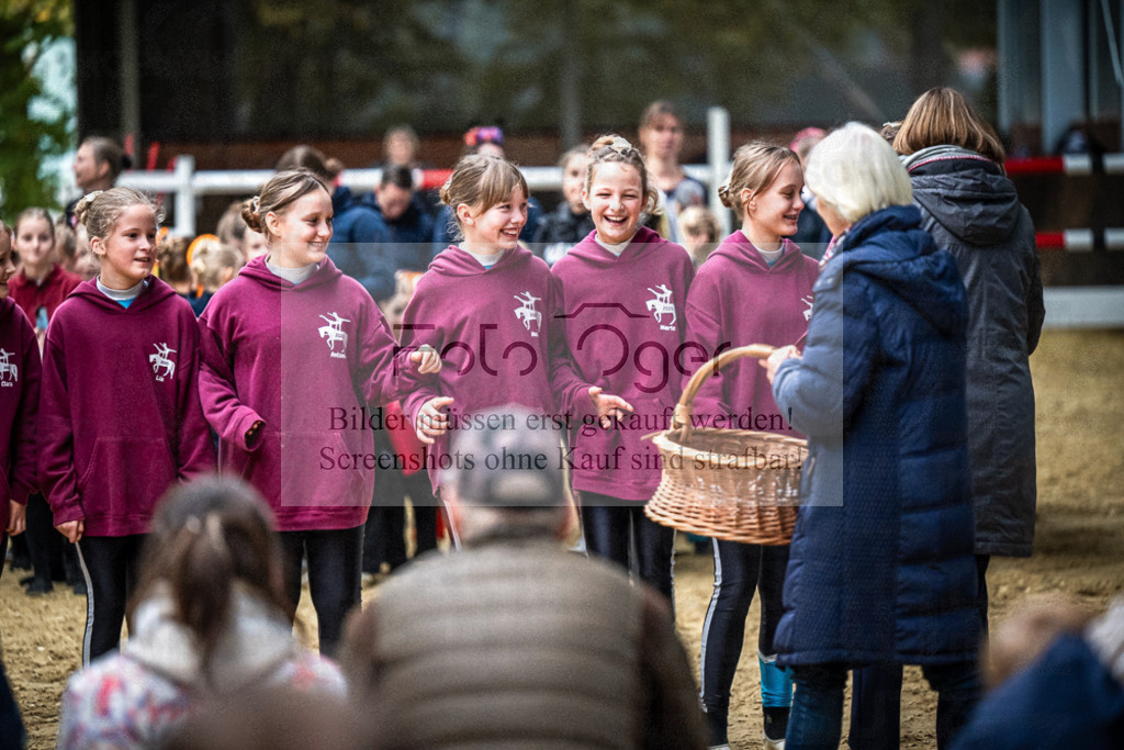 DOS_0387 | Entdecke hochwertige Reitturnierfotos von Foto Oger. Professionell, emotional und authentisch – jetzt Lieblingsmomente im Shop bestellen.Deutschlandweite Turnierfotografie. - Realisiert mit Pictrs.com