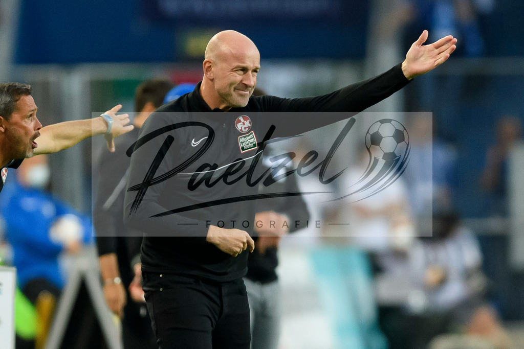 FCMFCK20210904_240 | Fussball, Herren: Trainer Marco Antwerpen (1. FC Kaiserslautern) gestikuliert beim Spiel der 3. Liga zwischen 1. FC Magdeburg und 1. FC Kaiserslautern in der MDCC-Arena am 04.09.2021 in Magdeburg, Deutschland.DFB / DFL REGULATIONS PROHIBIT ANY USE OF PHOTOGRAPHS AS IMAGE SEQUENCES AND/OR QUASI-VIDEO. - Realisiert mit Pictrs.com