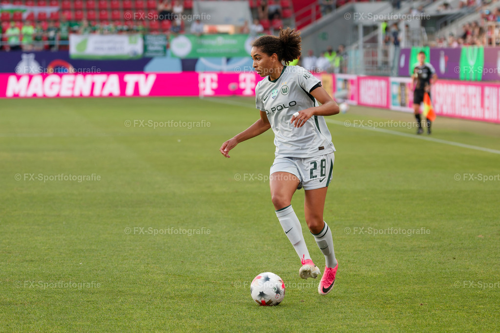 Supercup-Frauen-Bayern-Muenchen-vs-VfL-Wolfsburg 028 | Sportfotos und Eventgalerien von FX-Sportfotografie. Bilder von Fußball, Vereinsveranstaltungen und Events direkt ansehen und als Download bestellen. - Realisiert mit Pictrs.com