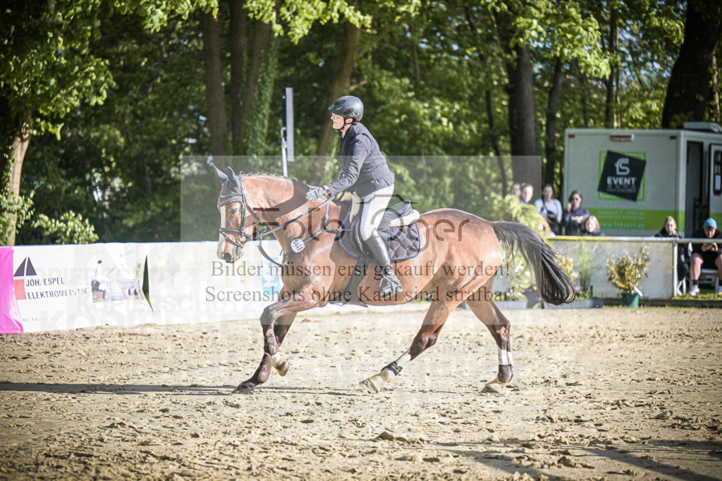 DOS_3575 | Entdecke hochwertige Reitturnierfotos von Foto Oger. Professionell, emotional und authentisch – jetzt Lieblingsmomente im Shop bestellen.Deutschlandweite Turnierfotografie. - Realisiert mit Pictrs.com
