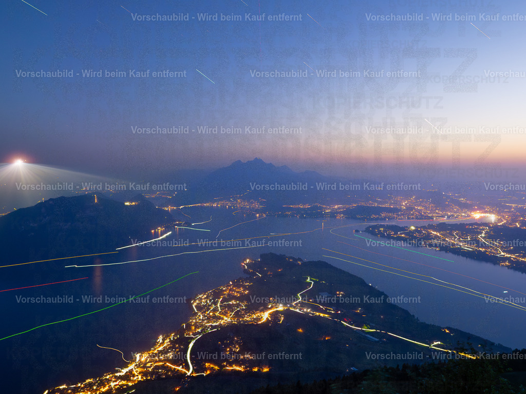 Lichtermeer über dem Vierwaldstättersee | Stimmungsvolle Fotokunst aus Luzern. Erlebe den Pilatus, den See und die Stadt Luzern in exklusiven Aufnahmen in der Fotogalerie & Shop. - Realisiert mit Pictrs.com