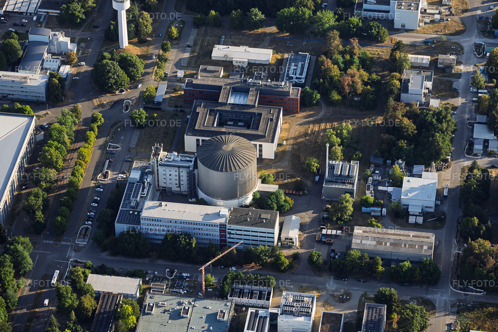 Luftbild: Karlsruhe Institut für Technologie - Campus Nord mit Hydrogen Test Centre Karlsruhe HYKA und Institute of Nanotechnology im Ortsteil Leopoldshafen in Eggenstein-Leopoldshafen im Bundesland Baden-Württemberg in Deutschland. – Foto: IMG_158299.jpg vom 06.08.2026 durch Werner Riehm/FLY-FOTO.de – Auflösung des Originals: 5734 x 3823 px – KIT - Karlsruher Institut für Technologie KIT – KIT - ITES - Departments - Hydrogen (H2) – INT-  Institute of Nanotechnology