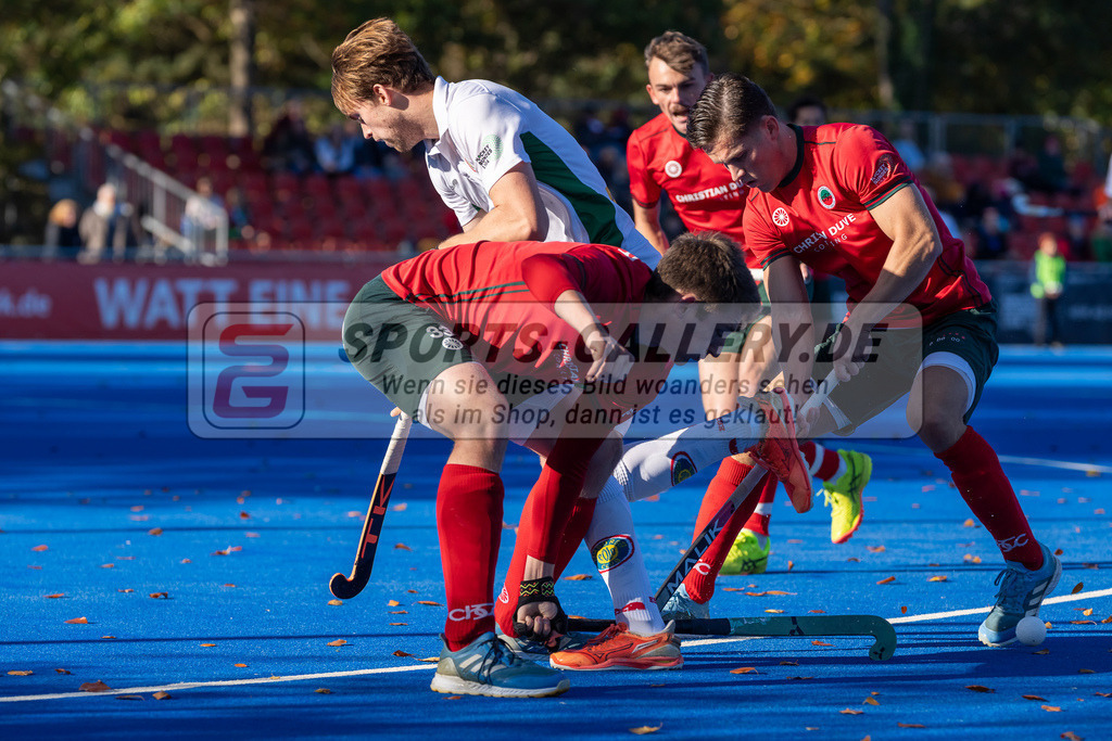 HK_20241103_108472 | 1. Bundesliga Herren Crefelder HTC - Hamburger Polo Club am 3.11.2024 CHTC Krefeld, Krefeld , Schröder Mika ( Crefelder HTC #33 ) , Julius Hayner ( Crefelder HTC #6 )