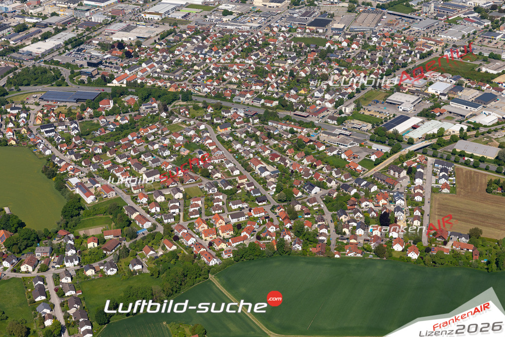 Die Luftaufnahme Piflas - Ergolding wurde 2021 mittels Flugzeug (keine Drohne) erstellt. Hohe Auflösung -für große Poster und Wandbilder geeignet!