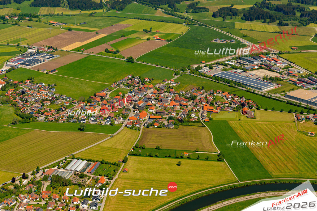 Das Luftbild zeigt : Altdorf Biessenhofen - Die Luftaufnahme wurde 2024 vom UL-Flugzeug aus erstellt ( keine Drohne ) - Hochauflösende Luftaufnahme - Für grossformatige Ausdrucke geeignet. Die Geschenkidee !Mit Lizenz und Bildrechte bestellbar
