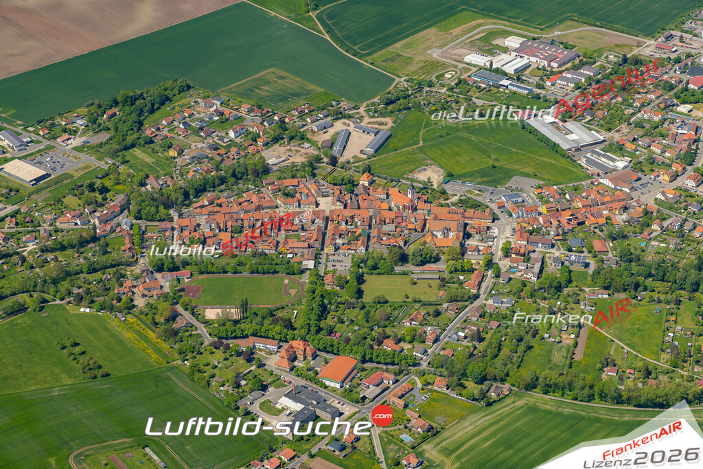 Das Luftbild der Stadt Römhild wurde 2022 vom Flugzeug heraus erstellt (keine Drohnen-Aufnahmen) Aufnahmehöhe ca.450 Meter- hohe Bildauflösung und Druck-Qualität. Garantiert!