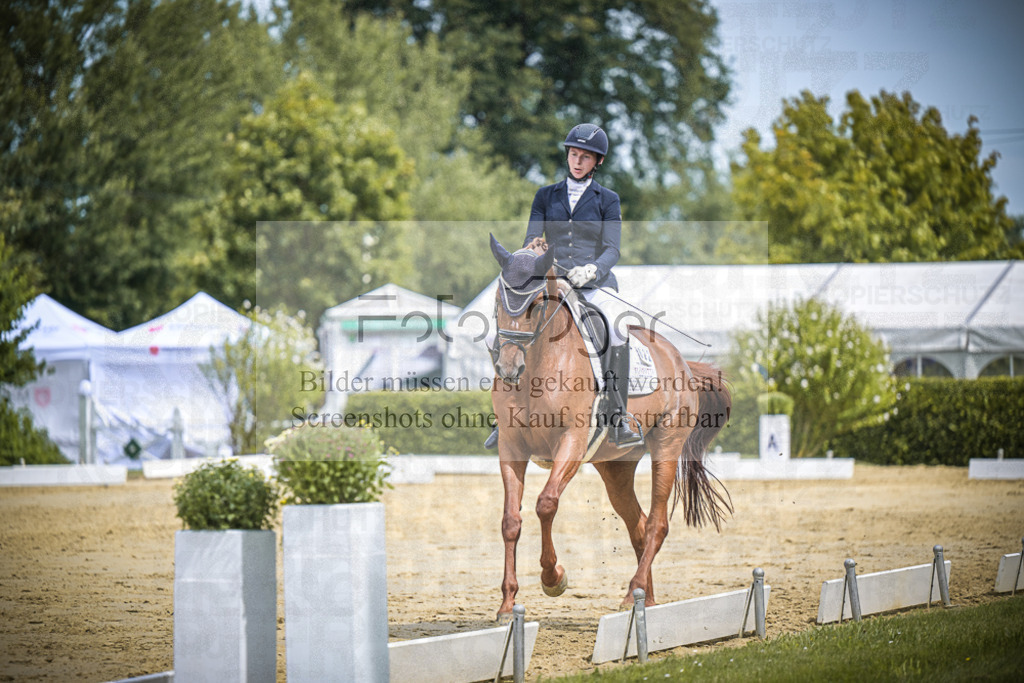 DOS_2630 | Entdecke hochwertige Reitturnierfotos von Foto Oger. Professionell, emotional und authentisch – jetzt Lieblingsmomente im Shop bestellen.Deutschlandweite Turnierfotografie. - Realisiert mit Pictrs.com