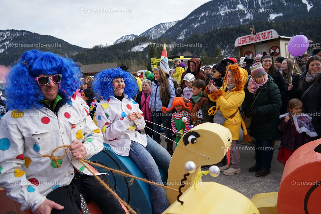 news-2023-Feb11-Fasching-Weissenbach-DSC02055 | Info aus dem Bezirk Reutte/Ausserfern Tirol sowie eine umfangreiche Bilddatenbank über die gesamte Region: Lechtal, Talkessel Reutte, Tannheimertal, Zwischentoren. Lech, Plansee, Zugspitze, Grenztunnel, B179, Fernpassstraße, Verkehr, Lawinen, Tradition, - Realisiert mit Pictrs.com