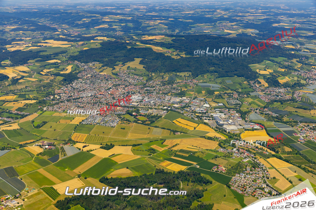 Aktuelles Luftbild von  Markdorf - Die Luftaufnahme wurde 2022 mittels UL-Flugzeug erstellt ( keine Drohne ) - hochauflösende Kamera-Systeme von  Canon -Beste Qualität - Für grossformatige Ausdrucke geeignet. Die Geschenkidee !