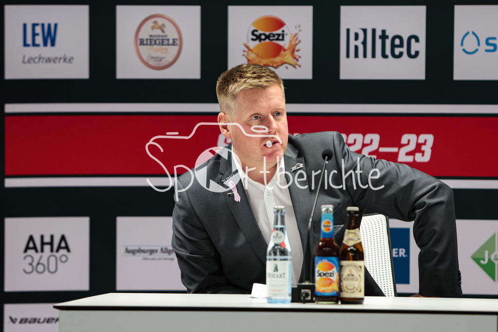 Augsburger Panther - Koelner Haie  | Panther Trainer Peter Russell auf der Pressekoferenz nach der Niederlage gegen Koeln