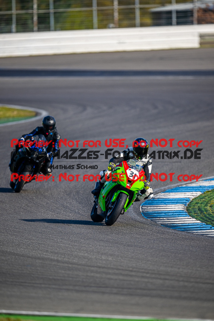 MaZZes_FotoMatrix_230410_1912 | WEISS