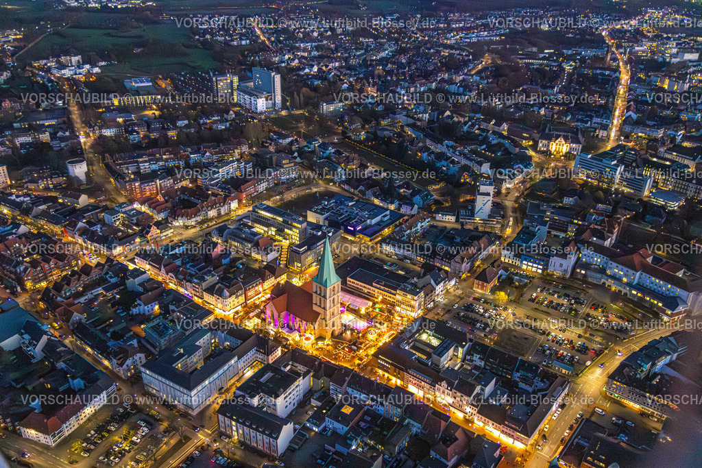 Hamm251201572Weihnachtsmarkt | Luftbild evang. Pauluskirche, Marktplatz, Weihnachtsmarkt mit Eislauffläche, Mitte Stadtbezirk Mitte, Hamm, Ruhrgebiet, Nordrhein-Westfalen, Deutschland