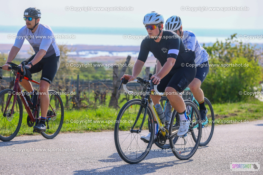 TRA_0203 | Neusiedlersee Radmarathon 2026@sportshot_your_pictrs #yourpictures#roadtowm2029 #nrm #neusiedlerseeradmarathon #neusiedlersee #neusiedlerseetourismus #burgenland #mörbisch #nrm26 #burgenlandtourismus #voglundco #poweredbyburgenlandtourismus #radsport #rad #marathon #ucigranfondo #visitburgenland #ucigranfondoworldseries