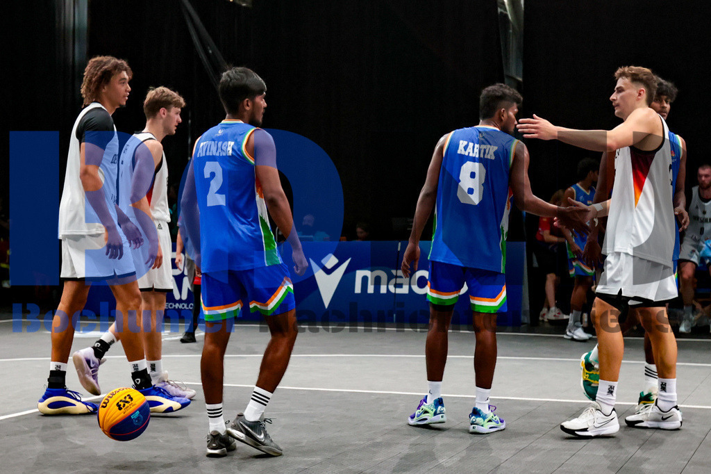 SES_TTG3X320250718-2253 | bond - Realisiert mit Pictrs.com