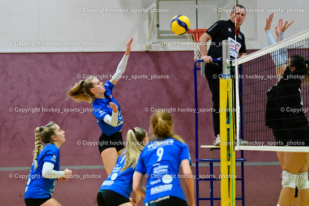 Askö Volley Eagles vs. Mühlviertel Volleys 17.12.2022 | #8 STEINER Melanie, PETERNEL Thomas Referee, #10 SURÓWKA Paulina