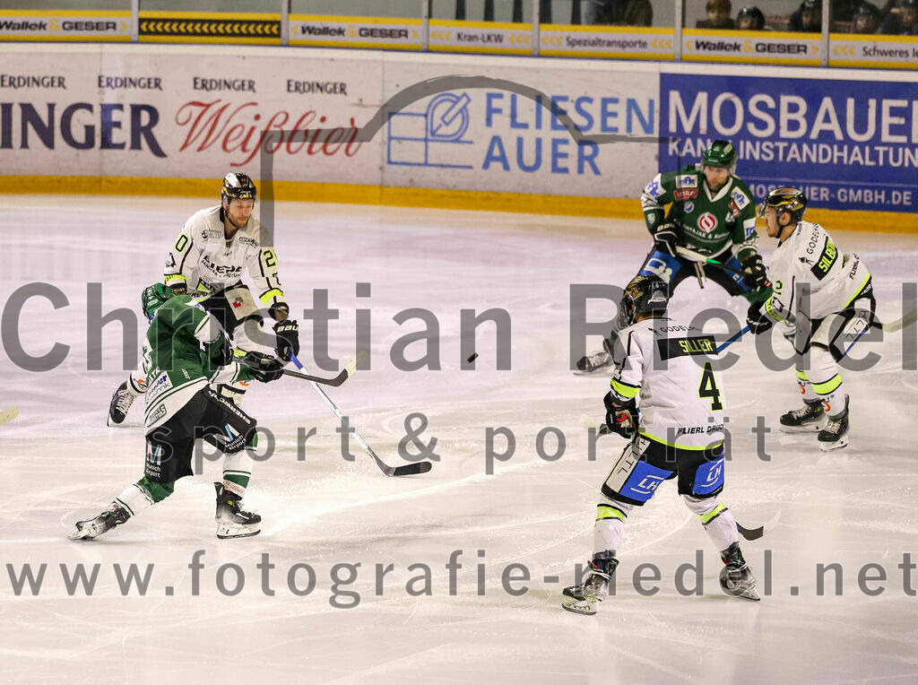 2024-02-02_029_TSV_Erding_gegen_ERSC_Amberg | Erding, Deutschland, 02.02.2024:
Eishockey, Bayernliga Vorrunde 2023 / 2024, 30. Spieltag, TSV Erding gegen ERSC Amberg, Endergebnis: 1:0

Kevin Lavallee (ERSC Amberg, #20), Philipp Siller (ERSC Amberg, #4)

Foto: Christian Riedel / fotografie-riedel.net