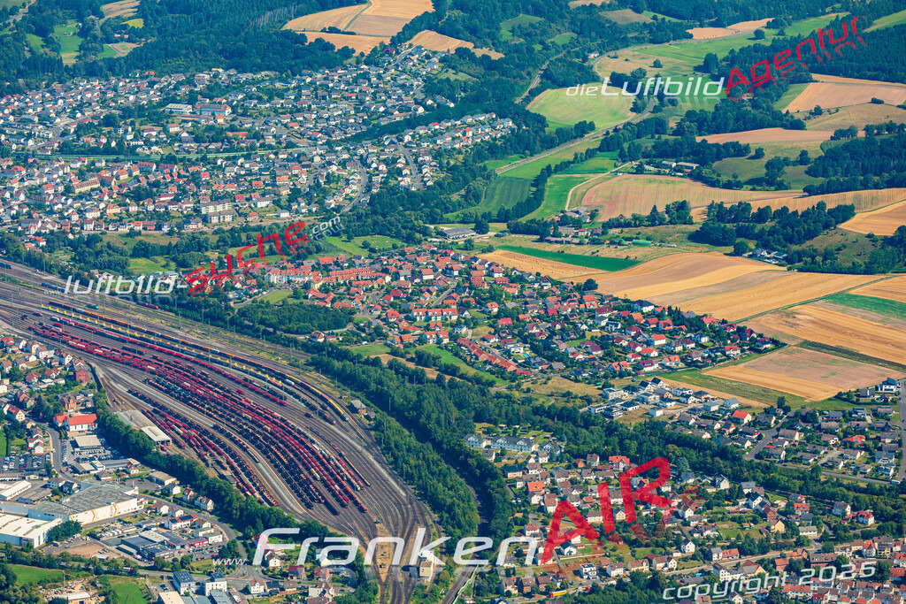 Luftbild der Stadt Bebra - Das Luftbild wurde 2025 vom UL-Flugzeug heraus erstellt ( keine Drohnenaufnahme ) - Hochauflösende Luftaufnahme - für Wandbilder und großformatige Ausdrucke geeignet. Das besondere Geschenk!Hier alle&nbsp;Infos zur Lizenzierung der LuftaufnahmeWir fliegen auch dieses Jahr wieder in Ihre Region um Luftbilder zu erstellen.- Luftbild anfragen