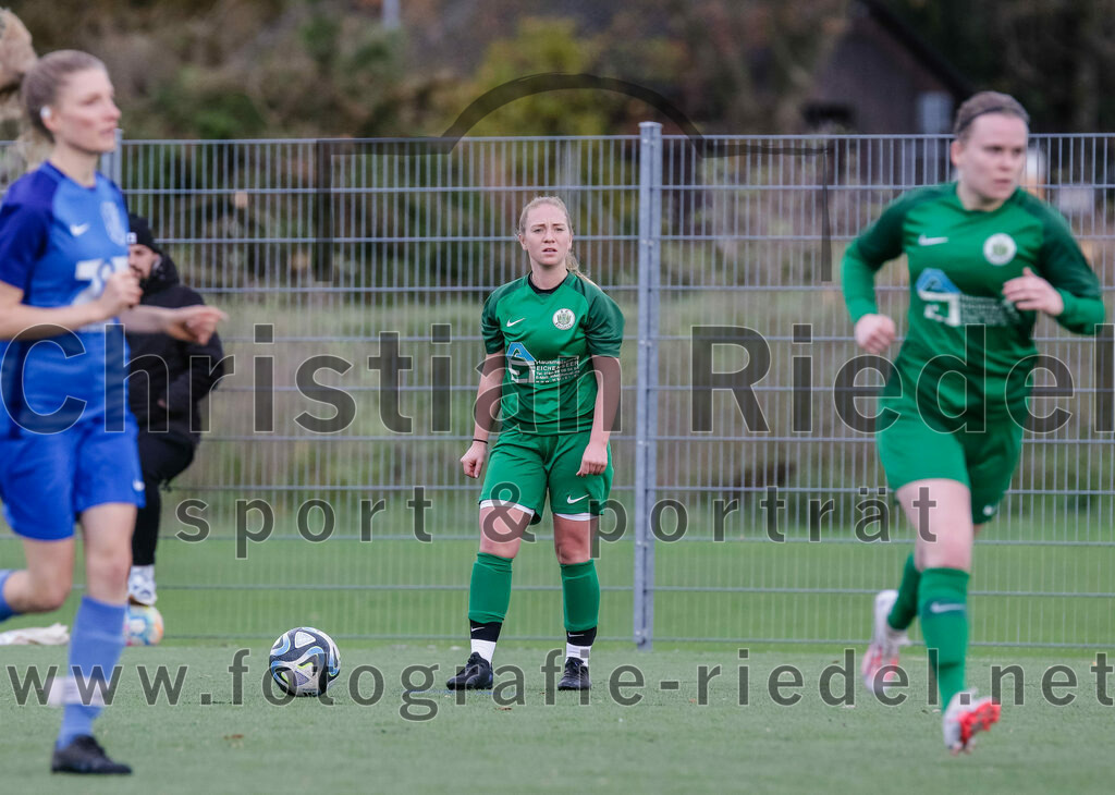 2023-11-19_028_FC_Langengeisling_gegen_FC_Forstern_II | Erding, Deutschland, 19.11.2023:
Fußball, Bezirksoberliga 2023 / 2024, 12. Spieltag, FC Langengeisling gegen FC Forstern II, Endergebnis: 3:0

Rosa Knauer (FC Forstern, #4)

Foto: Christian Riedel / fotografie-riedel.net