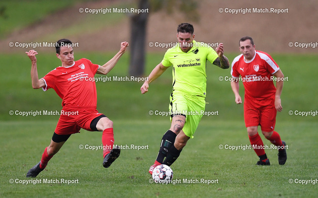 Fussball Bezirksliga  2021/2022: SV Vollmaringen - SV Mitteltal-Obertal | Fussball  Bezirksliga  2021/2022    15.09.2021SV Vollmaringen - SV Mitteltal-ObertalLouis Teufel (SV Vollmaringen, li) gegen Pascal Goecks (SV MO, mitte)FOTO: ULMER PressebildagenturxxNOxMODELxRELEASExx