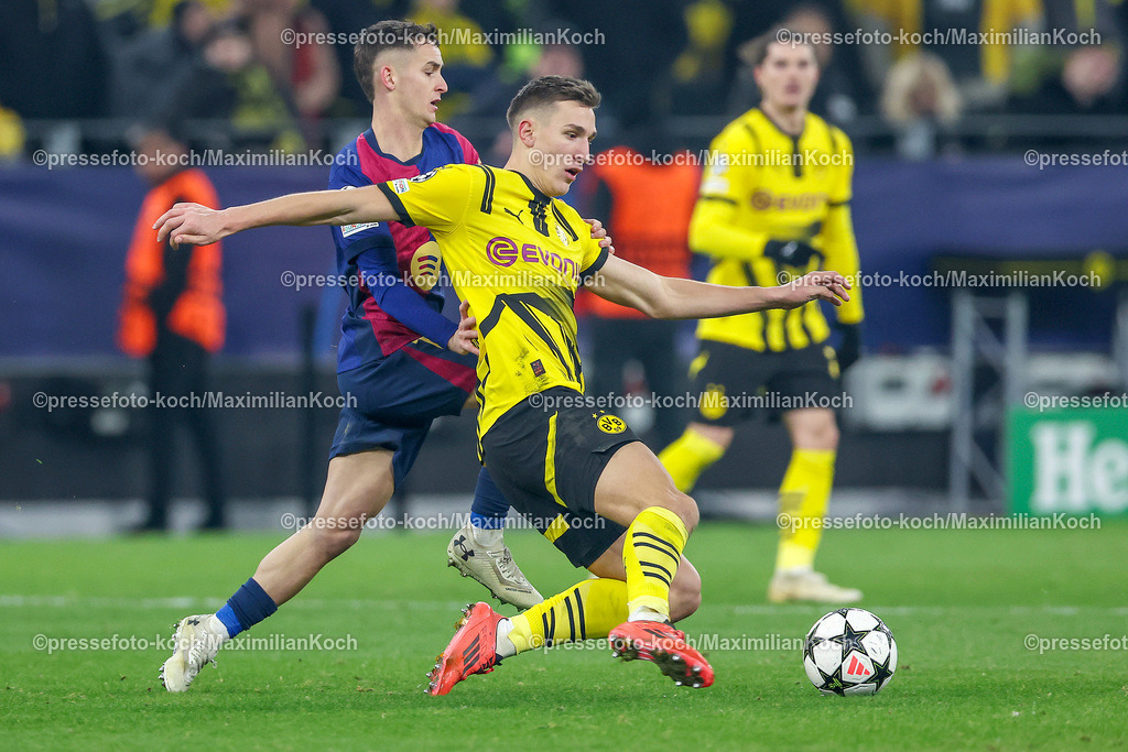 UCL11122402253 | 11.12.2024, UEFA Champions League, Borussia Dortmund - FC Barcelona, 8. Spieltag, Signal Iduna Park, Saison 2024 2025: Nico Schlotterbeck (BVB #4) im Zweikampf gegen Marc Casado (Barca #17)