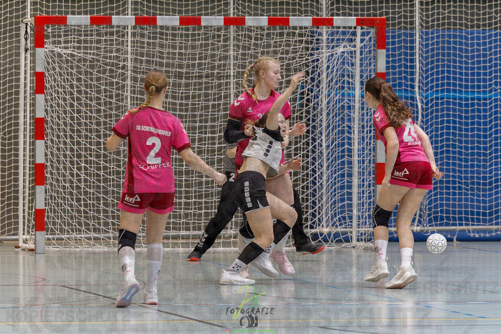 Hessenmeisterschaft wJC - Spiel um Platz 3; TuS Kriftel - SG Schenklengsfeld | Hessenmeisterschaft wJC - Spiel um Platz 3; TuS Kriftel - SG Schenklengsfeld am 22.03.2025 in Biedenkopf (Sporthalle Lahntalschule)Photo © 2025 - Jörg Heinrich - Realisiert mit Pictrs.com