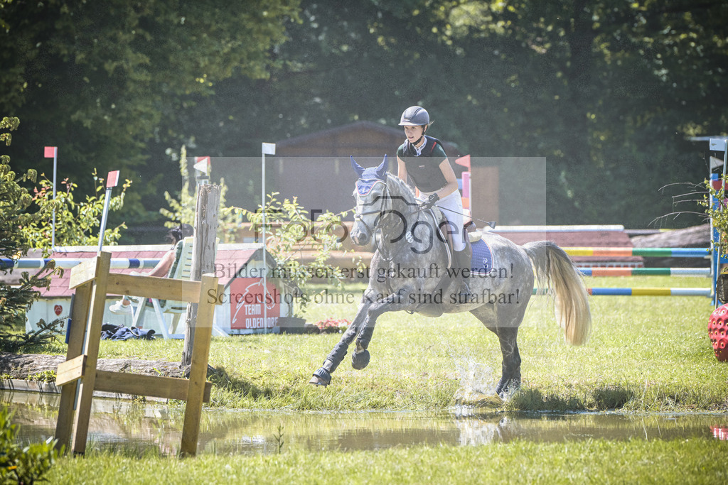 DOS_5973 | Entdecke hochwertige Reitturnierfotos von Foto Oger. Professionell, emotional und authentisch – jetzt Lieblingsmomente im Shop bestellen. - Realisiert mit Pictrs.com