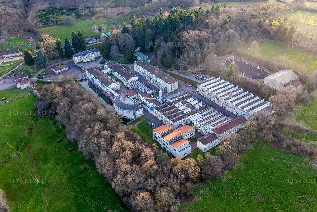 Vue aérienne: (Bourgogne) à Autun dans le département Saône et Loire, France. Photo: IMG_105476.jpg prise le 01/04/2018 par Werner Riehm/FLY-FOTO.euRésolution de l'original: 5472 x 3648 px