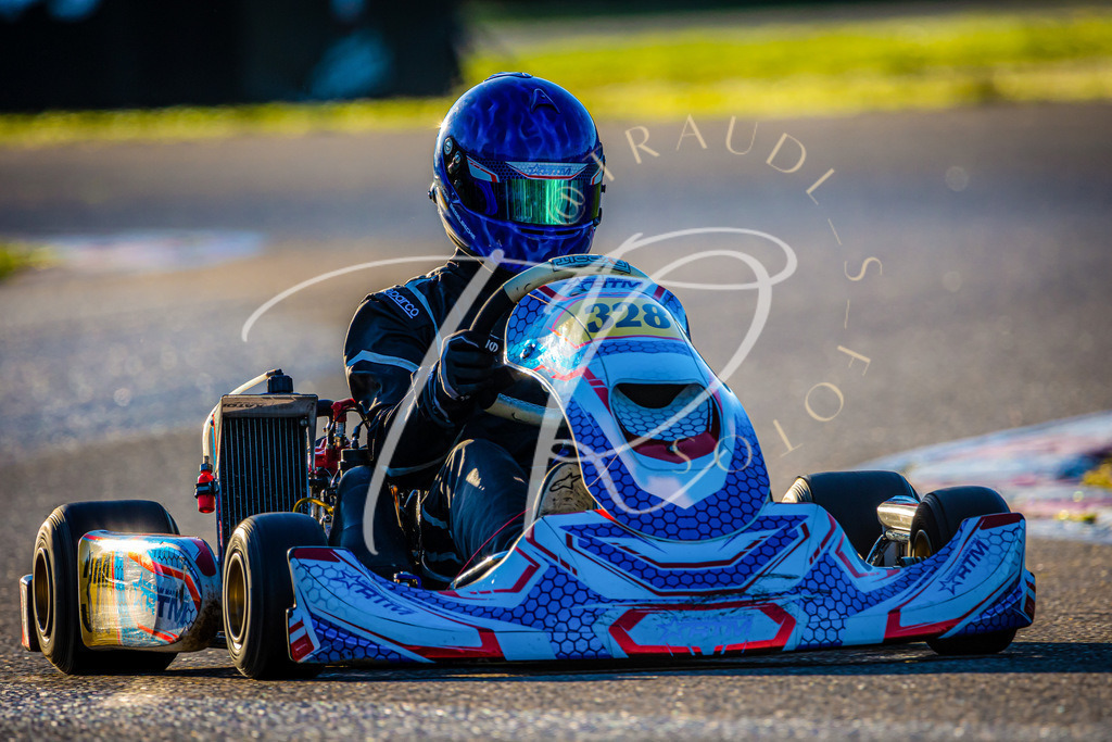 03C45765-CAE5-4D0E-8CFD-B0C05CBCEE7D | traudl_s_fotos