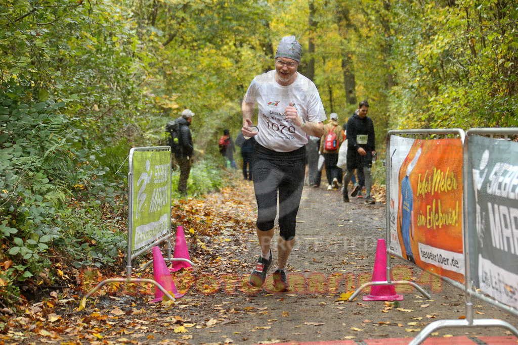 251026_1326_EX1_3475 | Sportfotografie im Rhein-Sieg Kreis, Köln, Bonn, NRW, Rheinland Pfalz, Hessen, etc. Unser Tätigkeitsfeld umfasst den Laufsport vom Volkslauf über den Marathon, Duathlon, Triathon bis zum Ultralauf wie Kölnpfad Ultra oder Schindertrail.