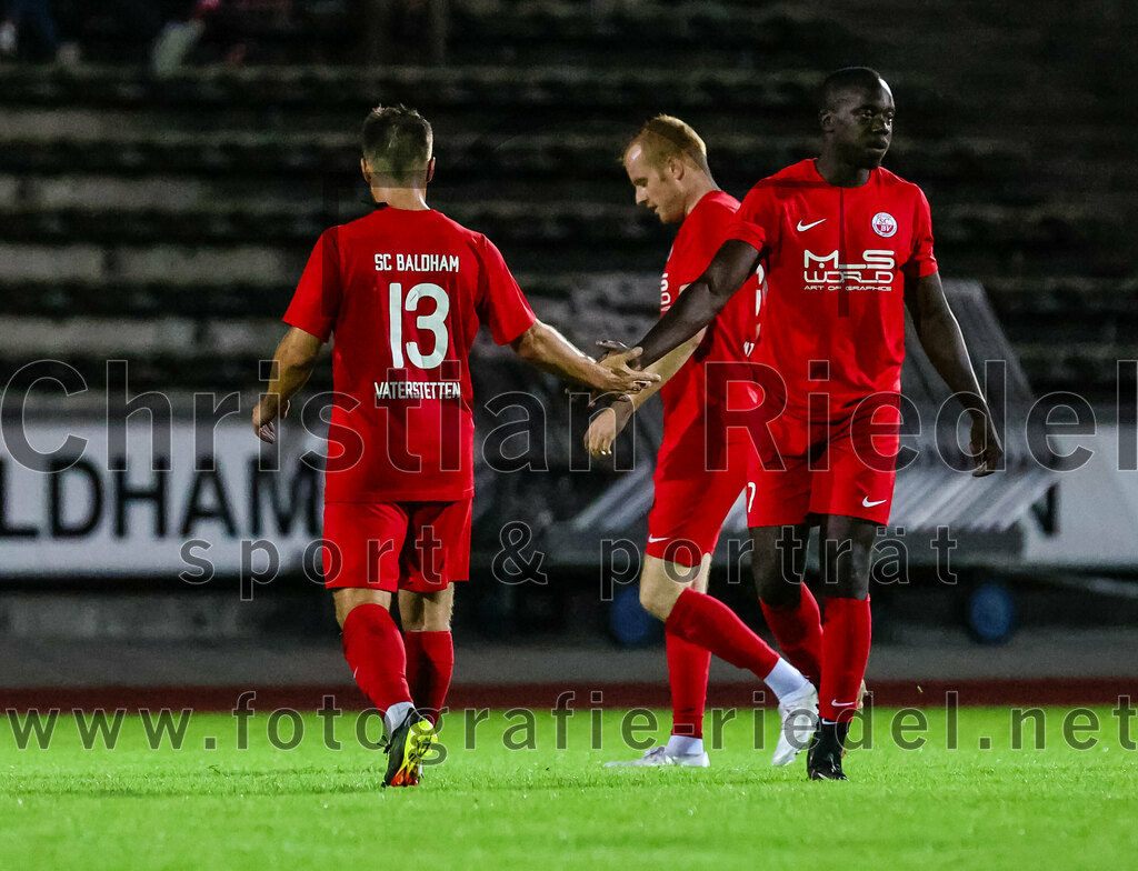 2023-09-01_040_SC_Baldham-Vaterstetten_gegen_TSV_1877_Ebersberg | Vaterstetten, Deutschland, 01.09.2023:
Fußball, Kreisliga 2023 / 2024, 3. Spieltag, SC Baldham-Vaterstetten gegen TSV 1877 Ebersberg, Ergebnis: 1:2

Jubel nach dem 1:2 durch Robin Baumann (SC Baldham-Vaterstetten, #13)
Robin Baumann (SC Baldham-Vaterstetten, #13), Malcom Olwa (SC Baldham-Vaterstetten, #7)

Foto: Christian Riedel / fotografie-riedel.net