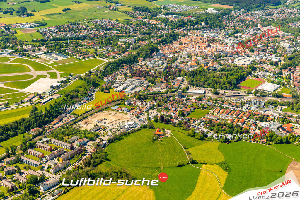 Das Luftbild zeigt :  Kaufbeuren - Die Luftaufnahme wurde 2024 vom UL-Flugzeug aus erstellt ( keine Drohne ) - Hochauflösende Luftaufnahme - Für grossformatige Ausdrucke geeignet. Die Geschenkidee !Mit Lizenz und Bildrechte bestellbar