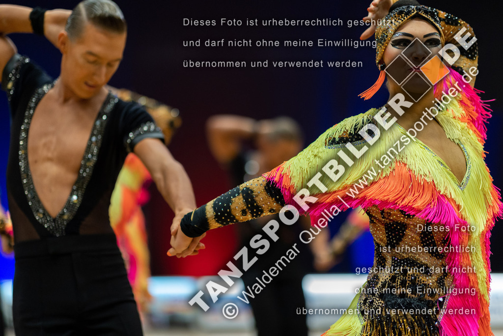 20230115-00322 | Hier finden Sie Tanz Bilder vom Latein und Standard Formationen tanzen. Sportbilder vom Tanzsport. Schöne Fotos und von Weltmeisterschaft, Europameisterschaft, Bundesliga, Regionalliga, Oberliga und Landesliga sowie von GOC Stuttgart, DanceComp, WM Bremen