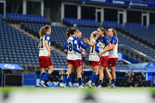 Fußball I Frauen I Saison 2025-2026 I Bundesliga I 10. Spieltag I Hamburger SV - 1. FC Nürnberg I 44813 | Jubel, Begeisterung, Enthusiasmus, Euphorie, Freude, Glücksgefühl, Heiterkeit bei: Hamburger SV Frauen - Realisiert mit Pictrs.com