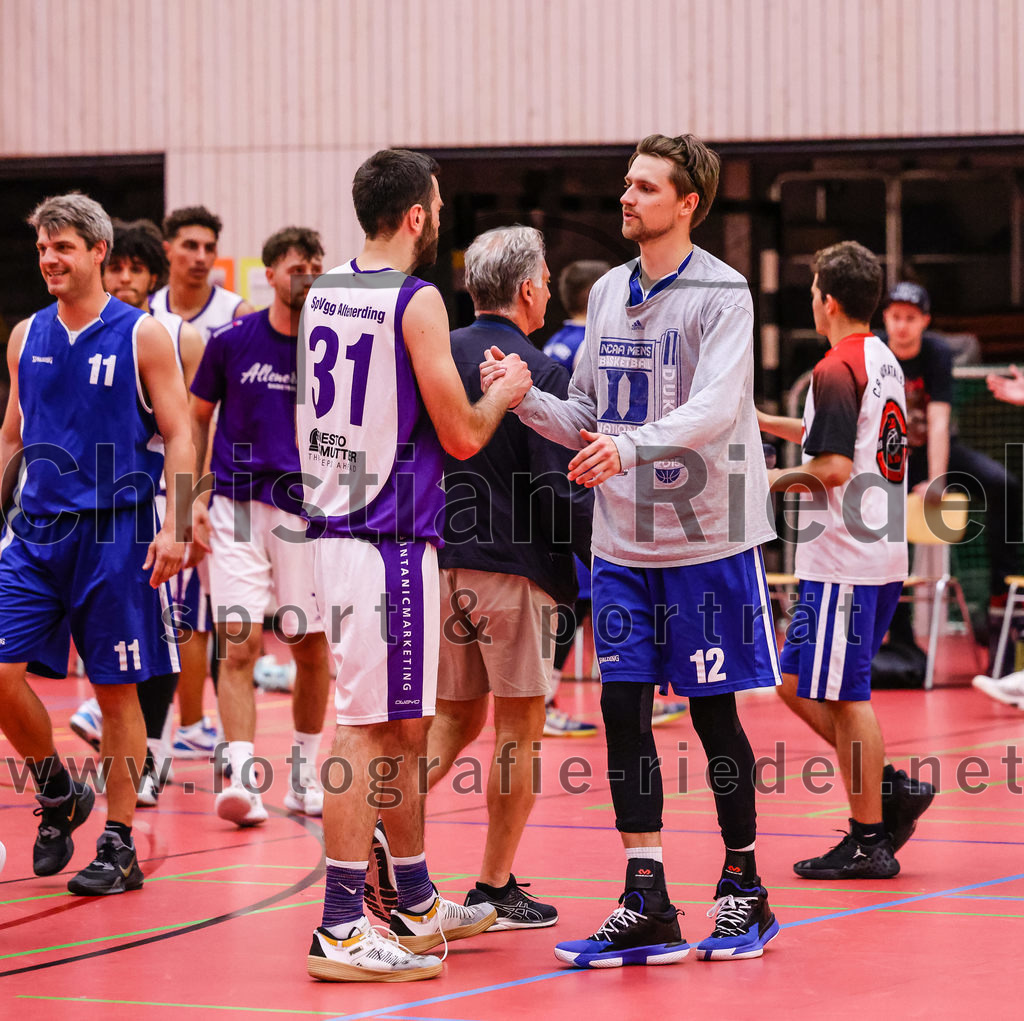 2022-05-29_105_SpVgg_Altenerding_gegen_Muenchen_Basket_2 | Erding, Deutschland, 29.05.2022:
Basketball, Bezirksliga 2021 / 2022, Herren Turnier der 2. der Aufstiegsrunden, SpVgg Altenerding gegen München Basket 2, Endergebnis: 

Sasa Sukovic (SpVgg Altenerding, #31), Tim Häusler (München Basket, #12)

Foto: Christian Riedel / fotografie-riedel.net