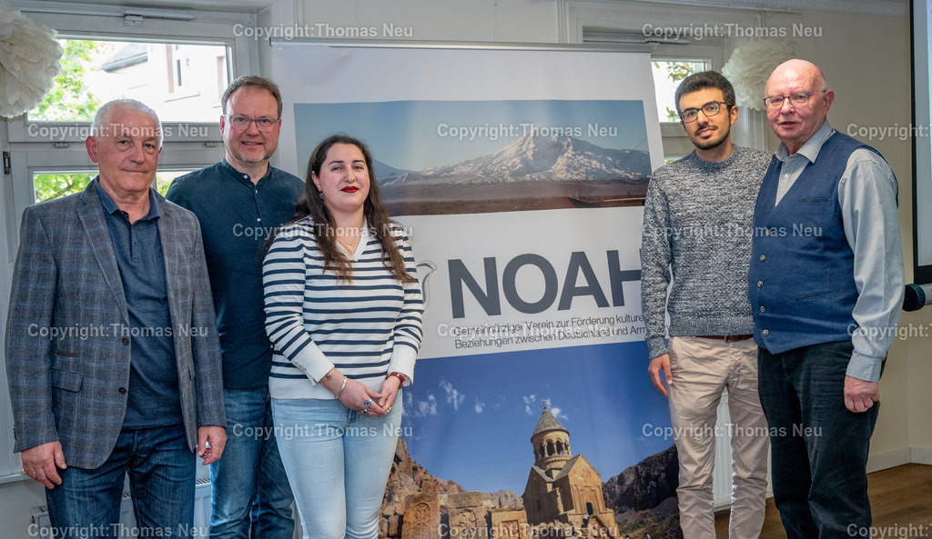 NOAH-Armenien-Fotografie-Thomas-Neu-4 | ble, NOAH- Verein zur Förderung kultureller Beziehungen zwischen Deutschland und Armenien, Jahreshauptversammlung, Von links: Dr. Gevorg Hayrapetyan (Beisitzer), Vorsitzender iMichael Strauß, Nvard Hovsepyan (Schatzmeisterin),Aram Antonjan (2. Vorsitzender),Ernst-Ludwig Drayß (Beisitzer),  Bild: THomas Neu