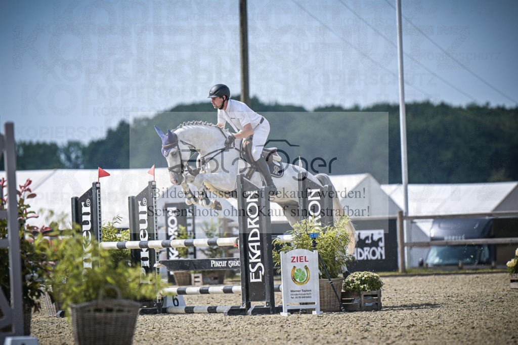 DOS_7938 | Entdecke hochwertige Reitturnierfotos von Foto Oger. Professionell, emotional und authentisch – jetzt Lieblingsmomente im Shop bestellen.Deutschlandweite Turnierfotografie. - Realisiert mit Pictrs.com