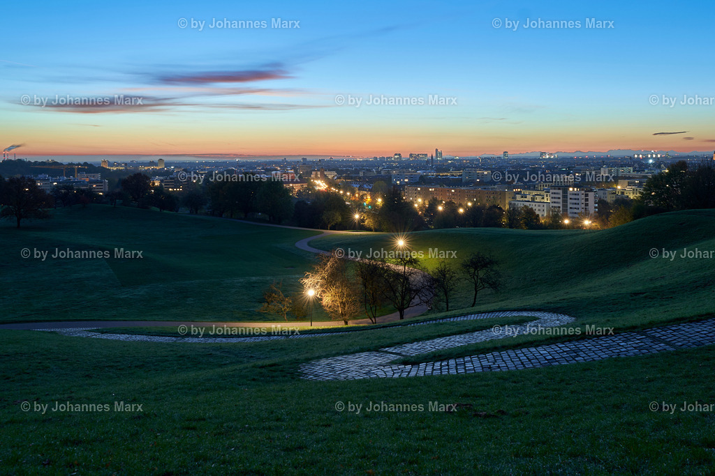 294-221030_31-Architektur München und Olympiapark-by_Johannes Marx | Professionelle Landschaftsfotografie, Inneneinrichtung, Kunst für Ihre Wohnung, Kanzlei, Praxis oder als Geschenk. Aussuchen und einfach liefern lassen. Raumgestaltungsberatung auf Anfrage. - Realisiert mit Pictrs.com