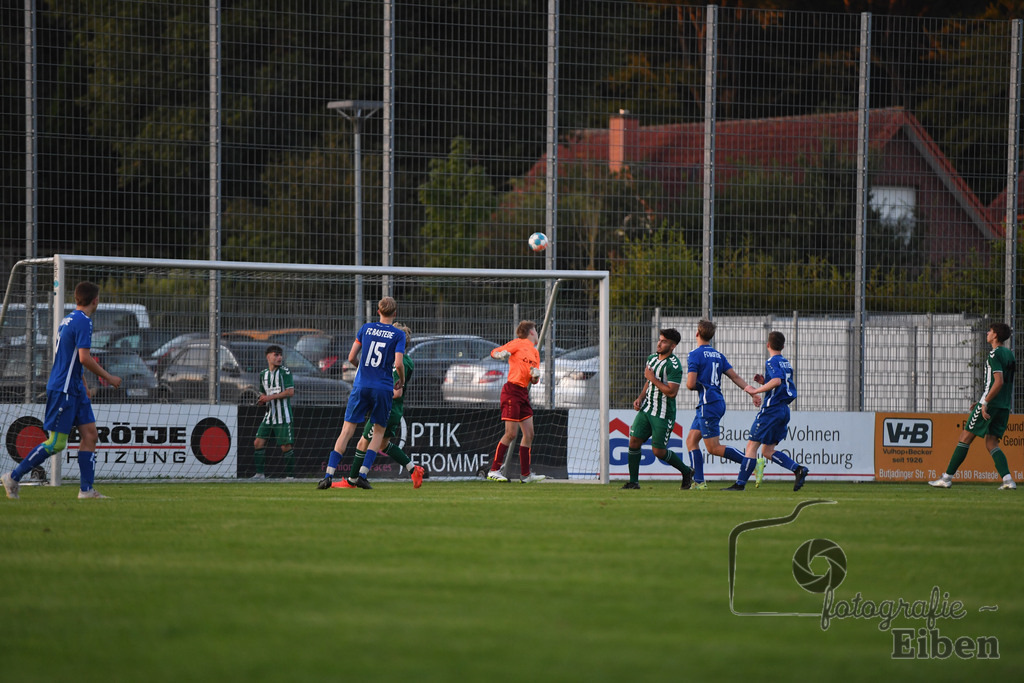 FC Rastede-VFL Oldenburg | A-Jugend Bezirkspokal; FC Rastede (blau)-VFL Oldenburg (grün) am 16.08.2023 in Rastede (Sportanlage Köttersweg), Deutschland, Photo: Philip Eiben 2023 - Realisiert mit Pictrs.com