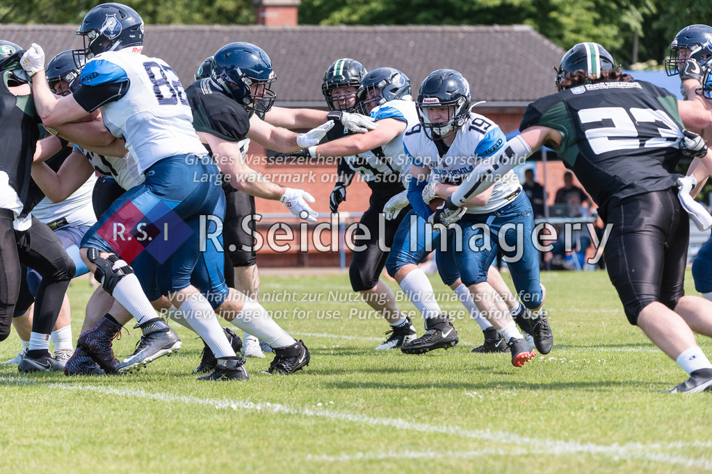 American Football, Saison 2023, Regionalliga Nord, Hamburg Blue Devils - Black Swans, Dr.-Hermann-Schnell-Sportplatz (Hamburg), 03.06.2023, 3. Gameweek | David Former (#19, Blue Devils, RB)