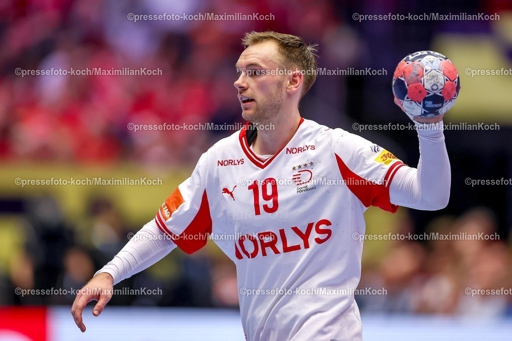 EHF18012602104 | 18.01.2026, Handball, Men's EHF EURO 2026, Dänemark - Rumänien, Jyske Bank Boxen in Herning, Dänemark, Preliminary Round:  Mathias Gidsel (Denmark #19) 