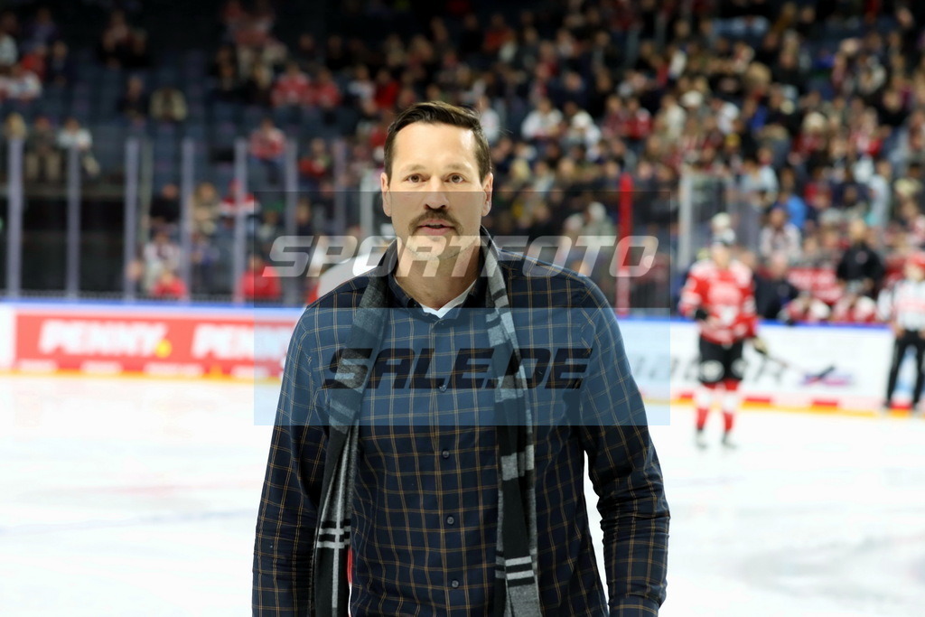 John Tripp - Ehrengast | John Tripp - Ehrengast - Realisiert mit Pictrs.com