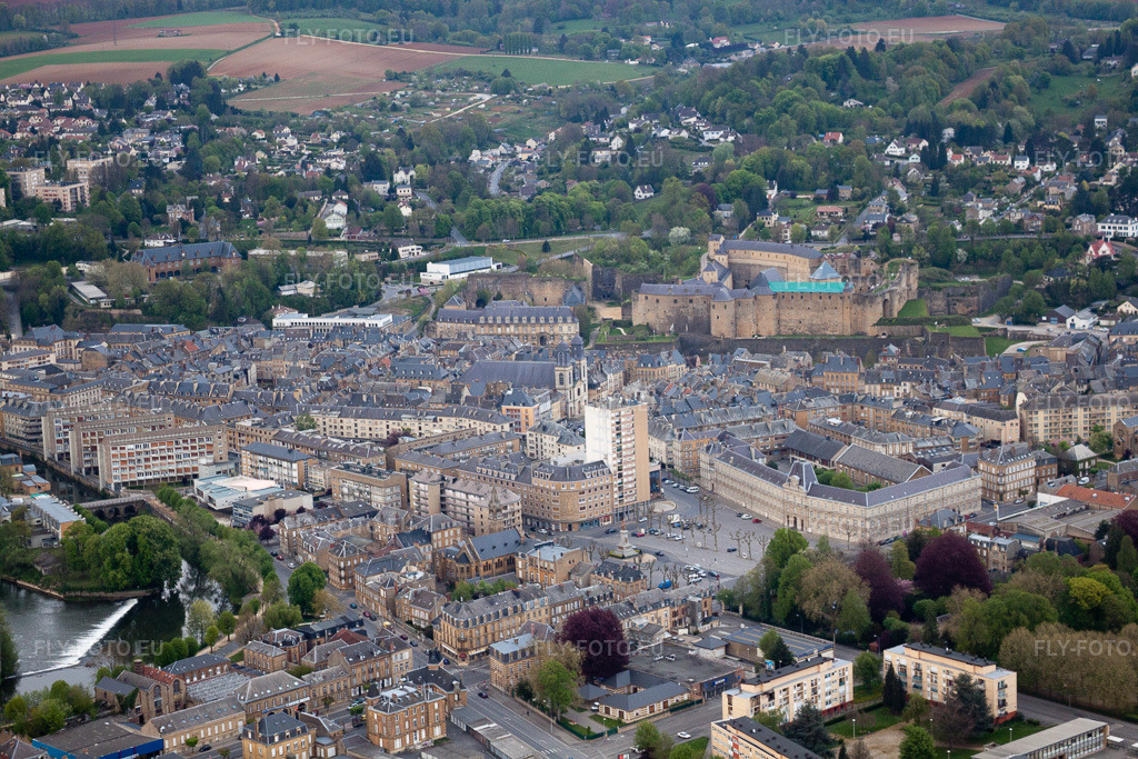 Vue aérienne: Vue de la ville à Wadelincourt dans le département Ardennes, France. Photo: IMG_39848.jpg prise le 16/04/2011 par Werner Riehm/FLY-FOTO.euRésolution de l'original: 4752 x 3168 px