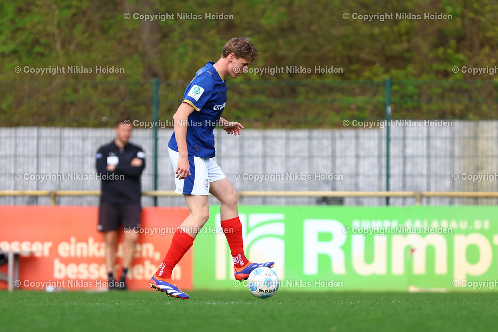 NH_HolsteinKielU19_1FCHeidenheimU19_DFBNachwuchsliga_18042026 | #21 Maximilian Apelt (Holstein Kiel U19)Fußball I Herren I U19 DFB-Nachwuchsliga Hauptrunde Liga A, Gruppe B I Saison 2025-2026 I 9. Spieltag I Holstein Kiel U19 - 1. FC Heidenheim U19 I 18.04..2026 I Citti-Fußball-Park