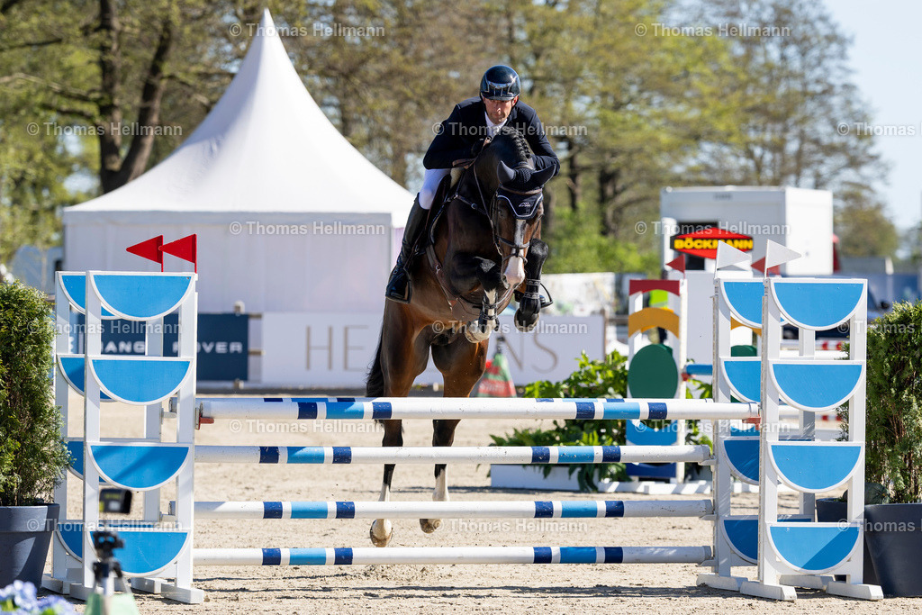 TH_165 Patrick Stühlmeyer_ Casco Blue PS_36939 | Reitturnier Bremen Oberneuland 2026 am 30.04.26 in Bremen, Thomas Hellmann, 165 Patrick Stühlmeyer, Casco Blue PS