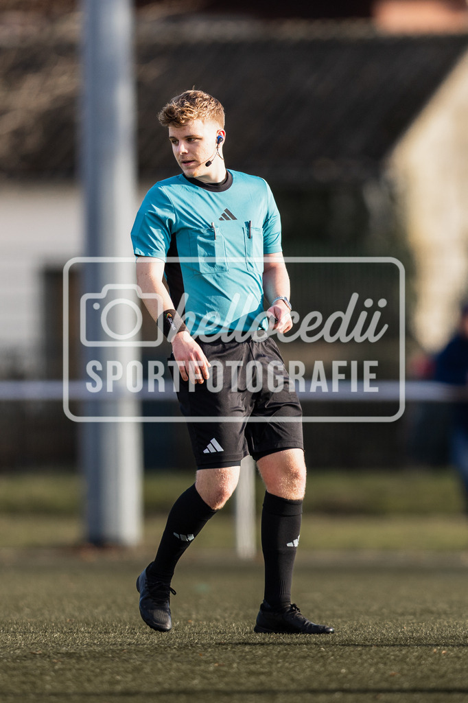 Fußball I Herren I Saison 2025-2026 I Freundschaftsspiel I VFL Osnabrück A-Junioren - JFV Bremen-021 | Nico Krone (Schiedsrichter) - Realisiert mit Pictrs.com