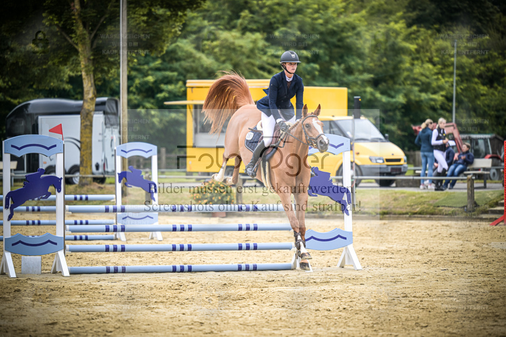 DOS_3597 | Entdecke hochwertige Reitturnierfotos von Foto Oger. Professionell, emotional und authentisch – jetzt Lieblingsmomente im Shop bestellen. - Realisiert mit Pictrs.com